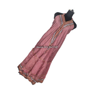 Fabricant et grossiste de vêtements pour femmes, robes en tissu de soie sari vintage indien, robes de soirée élégantes pour femmes, robes de soirée sans manches. - Product Image 1