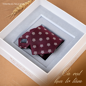Cravate pour homme 100% soie de mûrier pure - Jacquard de luxe tissé à la main en rouge signature |   CS8DOHS1 |   Tinh Vu Vietnam - Product Image 1