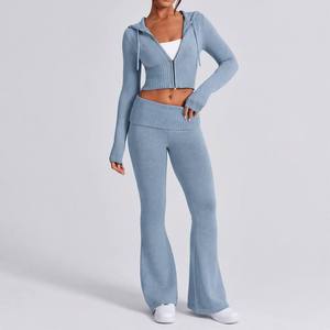 Haut court en tricot gris à capuche et fermeture éclair pour femme, manches longues, couleur unie, respirant, idéal pour l'automne - Product Image 4