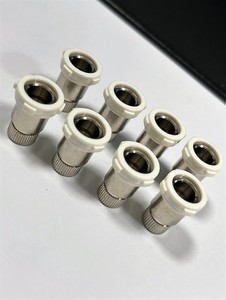 Pièces moulées par injection plastique avec insert en cuivre pour connecteurs de câbles, matériaux POM/PP/ABS, taille D9*20L - Product Image 1