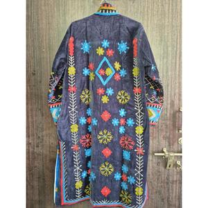 เสื้อแจ็คเก็ตวาร์ซิตี้กำมะหยี่ยาวลายซูซานีแบบวินเทจจาก SR Exports ผลิตจากวัสดุรักษ์โลก ตกแต่งด้วยลายดอกไม้ทำมือ สไตล์โบฮีเมียน สำหรับผู้หญิง เหมาะสำหรับฤดูหนาว - Product Image 2