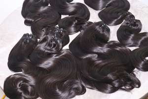 Paquete de Cabello Remy Natural Ondulado Color Natural (1B) Calidad Premium Fábrica Vietnamita Doble Trama a Máquina - Product Image 2