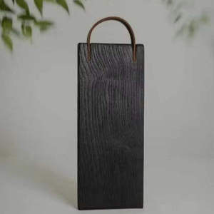 Tabla de cortar de madera de acacia con borde natural, hecha a mano, rústica, gruesa y pesada, para el hogar, hoteles y restaurantes. - Product Image 3