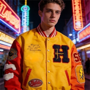 Chaqueta Varsity Ligera de Lana con Diseño Personalizado, Estilo Letterman, con Decoración de Botones Frontales y Bordado de Logotipo Personalizado - Product Image 3