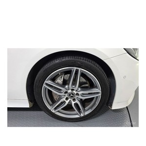 Mercedes-Benz Classe E E220d Coupé 2019, 109 205 km, Diesel, Automatique, Sièges en Cuir, Caméra Arrière, Volant à Gauche - Product Image 5