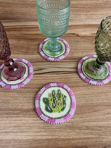Posavasos Bordados a Mano con Cuentas, con Elegante Arte Floral, Bordado Intrincado y Detalles de Cuentas de Primera Calidad - Product Image 3