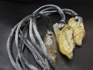 Pendentif en quartz rutile doré naturel brut - Perforé à l'avant - Trou de 3 mm - Poli et lisse - Taille 40-50 mm - Fournitures pour grossistes - Cadeau - Product Image 5