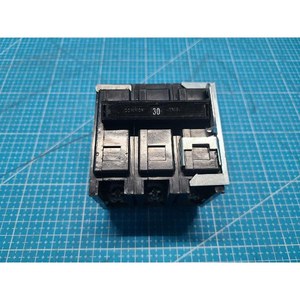 Interruptor de Circuito de 3 Polos CUTLER-HAMMER BAB3030HT, Usado, Piezas de Equipos Semiconductores Legacy - Product Image 4