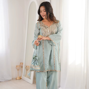 Conjunto de Traje Étnico de Seda, Salwar Kameez Tradicional Indio con Batva, Listo para Usar, Colección para Bodas y Fiestas al Mejor Precio - Product Image 1