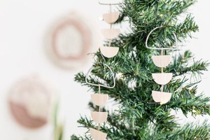 Adorno Navideño Metálico Tradicional para Colgar en el Árbol, Decoración Festiva para el Hogar y Fiestas, Accesorios de Temporada - Product Image 2