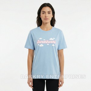 Fabricante de Camisetas Personalizadas para Mujer, Camiseta con Estampado Gráfico Rosa, Proveedor OEM, MOQ Bajo, Camiseta de Algodón a la Moda para Mujer - Product Image 3