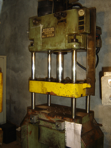 Prensas de corte para aplicaciones de producción y fabricación de precisión en metalurgia - Product Image 4