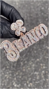 Pendentif personnalisé bicolore entièrement serti de moissanite, en argent sterling 925, bijoux hip-hop pour homme, pendentif lettre en moissanite - Product Image 2