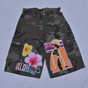 Shorts cargo camouflage pour hommes, design à patchs appliqués, séchage rapide, longueur Bermuda, tenue décontractée, taille mi-haute, fermeture boutonnée, personnalisable - Product Image 1