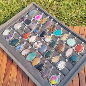 Pendentif en laiton avec pierre précieuse naturelle pour le bien-être spirituel, l'équilibre énergétique et des cadeaux élégants, disponible à un prix abordable - Product Image 5