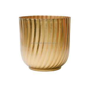 Vase de table en métal doré moderne de haute qualité accessoire décoratif élégant pour l'ambiance de salon à la maison pour les fleurs - Product Image 1