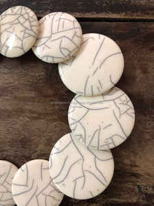 Lujoso último collar de cuentas de resina de moda hermoso pulido de la mejor calidad personalizado hecho a mano para mujeres de la India. - Product Image 4