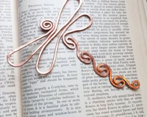 Elegante Marcador de Libros de Cobre con Diseño Grabado Personalizado para Estudiantes, Profesores, Lectores y Amantes de la Lectura - Product Image 1