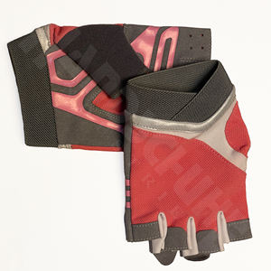 Gants de musculation professionnels rouges et noirs avec rembourrage amélioré de la paume |   Poignée antidérapante de qualité supérieure pour un équipement de musculation ultime - Product Image 6