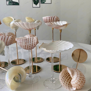 แก้วไวน์เปลือกหอยตกแต่ง ผลิตจากเปลือกหอยทะเลและแก้วใส สำหรับเสิร์ฟเครื่องดื่มในบาร์ เวียดนาม - Product Image 1