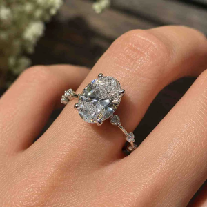 Bague de fiançailles en platine avec diamant ovale et diamants latéraux cultivés en laboratoire, certifiée IGI, style luxe pour femme - Product Image 5