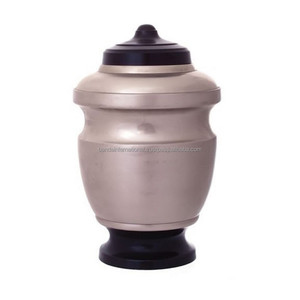 Urnes funéraires en laiton classiques et de haute qualité avec design taillé en diamant étain et couleur noire finie pour les cendres humaines - Product Image 1