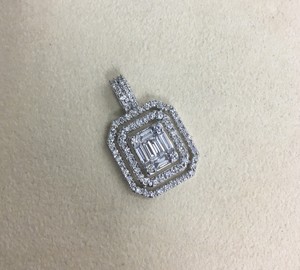 Collier pendentif double halo en diamant naturel rond et baguette 1,43 carats pour femme, en argent sterling plaqué or, serti à griffes, tendance - Product Image 1
