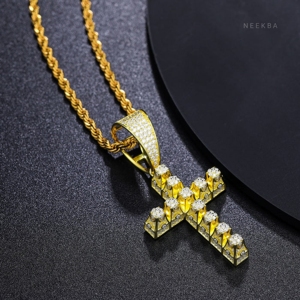 Pendentif Croix Pico Harvey - Pendentif en Argent Sterling 925 avec Diamant Moissanite, Bijou Chrétien Classique, Bijou de Foi Fait Main - Product Image 3