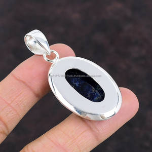 Colgante hecho a mano de Plata de Ley 925 sólida, diseño Original de piedras preciosas de sodalita con forma de amantes, último regalo de joyería para él - Product Image 3