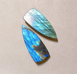 Par de gemas sueltas de labradorita azul flash, cabujón marquesa facetado de un lado, forma alargada, para fabricación de joyas, piedras calibradas - Product Image 4