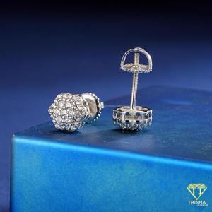 Boucles d'oreilles clous sophistiquées en diamants de laboratoire floraux, en argent sterling 925, bijoux de luxe pour femmes - Product Image 4