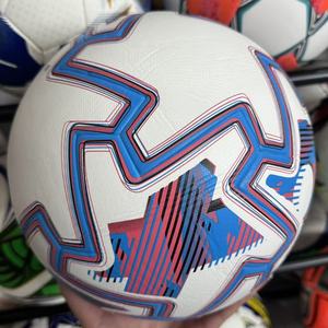 Balón de Fútbol Personalizado con Patrón Geométrico Azul y Negro, Impresión Serigráfica, Balón de Entrenamiento y Partido Resistente, Estilo Popular - Product Image 4