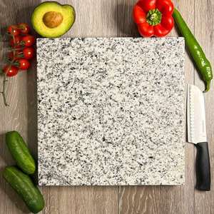 Tabla de cortar de mármol diseñada para chefs que necesitan una superficie duradera para cortar, picar y servir. - Product Image 5