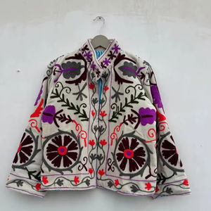 Chaqueta de Terciopelo de Algodón Suzani Bordada a Mano |   Abrigo Étnico Colorido de Invierno |   Regalo para ella: Chaqueta - Product Image 1