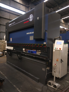 Presse plieuse hydraulique CNC avancée pour le façonnage précis des tôles d'acier, le traitement des plaques métalliques et la production industrielle - Product Image 2