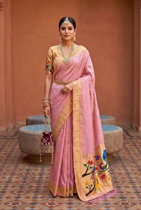 Sari en soie Pethani rose avec broderies de paon et de fleurs en zari, tenue traditionnelle de mariage pour femmes, style indien - Product Image 3