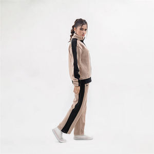 Survêtement pour femmes en tissu doux, deux pièces, coupe confortable, respirant, design extensible pour l'entraînement, la salle de sport, la course à pied - Product Image 2