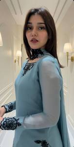 Ensemble élégant de kurta bleu long pour femme avec broderie noire, style Inde-Pakistan, idéal pour les fêtes - Product Image 2