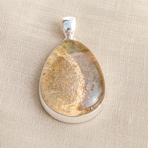 Pendentif Goutte d'Eau en Quartz Naturel Grand Format, en Argent Sterling 925 Plaqué Or Rose et Or Jaune, Bijou Fait Main en Cristal de Guérison - Product Image 3