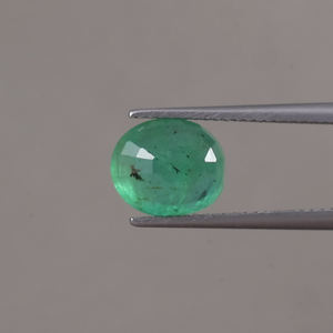 Esmeralda Suelta al por Mayor (Natural) de 2.68 Quilates, Corte Radiante 10x8.5mm, Certificada IGI, Color Verde Premium con Cambio de Color por Encerado/Enrasurado, Joyería - Product Image 3