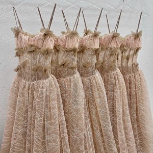 Robe de bal élégante en mousseline de soie style vintage pour le printemps, col cœur, bretelles spaghetti, broderies, volants, longueur ras du sol, taille empire - Product Image 1