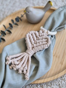 Anneau de serviette en macramé en forme de cœur, parfait pour la décoration de table de dîner romantique, la mise en scène de table de mariage et la décoration de table de café. - Product Image 1