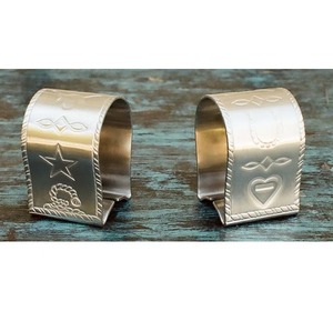 Porte-serviettes en métal finition satinée de luxe avec motifs étoile et cœur, anneaux à serviettes de style occidental rustique sophistiqué - Product Image 5