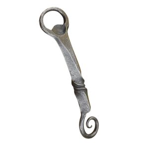 Ouvre-bouteille en fer thermolaqué au look rustique élégant pour la décoration de fêtes et d'événements, ouvre-bouteille pour soda, idéal comme souvenir ou cadeau. - Product Image 1