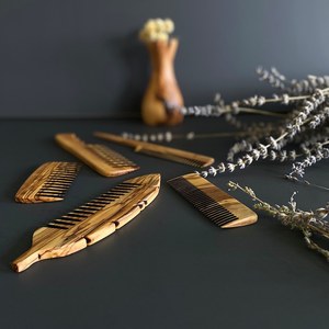 Peignes à cheveux en bois faits à la main, 100% naturels, personnalisables, forme naturelle, durables, pour la maison, nouvelle arrivée - Product Image 4