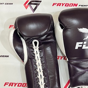 Nouvel ensemble de boxe personnalisé rose et blanc pour l'entraînement, la gym, le Muay Thai, le MMA, les gants de boxe, la protection de la tête et du bas du dos - Product Image 6