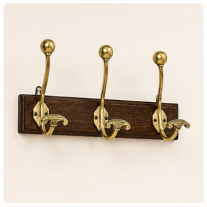 Porte-manteau mural en laiton antique et bois massif, 3 crochets, robuste, pour l'entrée, idéal pour la décoration de maison de luxe, au meilleur prix - Product Image 1