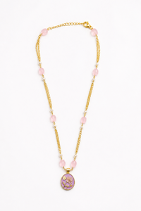 Collar Personalizado con Baño de Rodio, Colgante Ovalado de Rosa Esmaltada en Lavanda, Cadena con Cuentas de Cuarzo Rosa y Perlas, Joyería Floral, Regalo para Mujer - Product Image 2