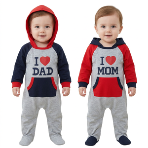 Combinaison Bébé Unisexe à Capuche Manches Longues en Coton Tricoté avec Imprimé « I Love Dad Mom » et Fermeture Éclair YKK Bidirectionnelle – Décontractée pour Toutes Saisons – Vente en Gros - Product Image 2