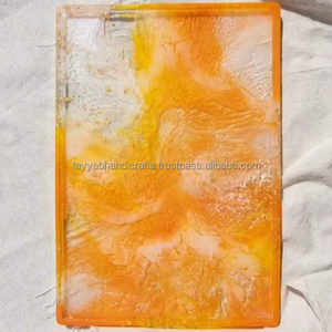 Élégant plateau de service en résine dorée de l'Inde ajoutant du luxe à vos paramètres de table avec un motif de modèle unique - Product Image 1